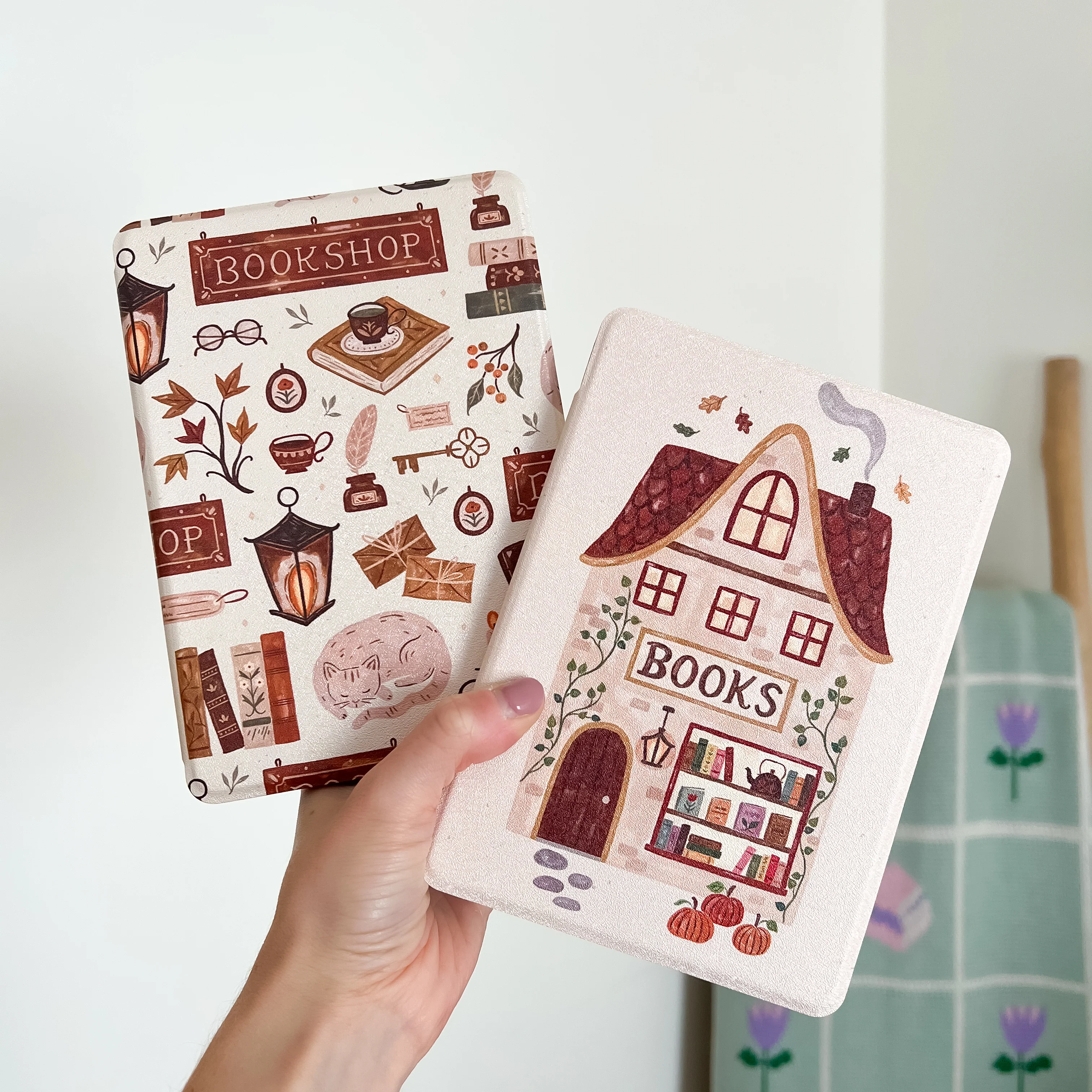 Autumn Bookstore Kindle Case - Image 3