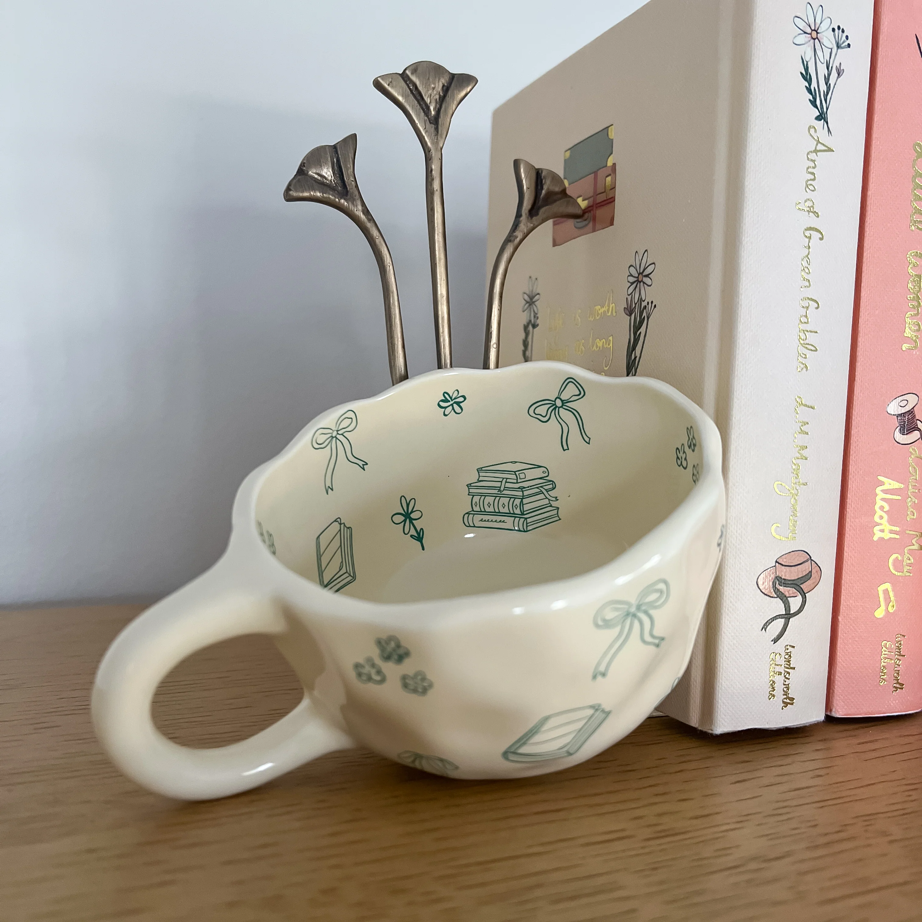 Bows and Books Mug - Image 2