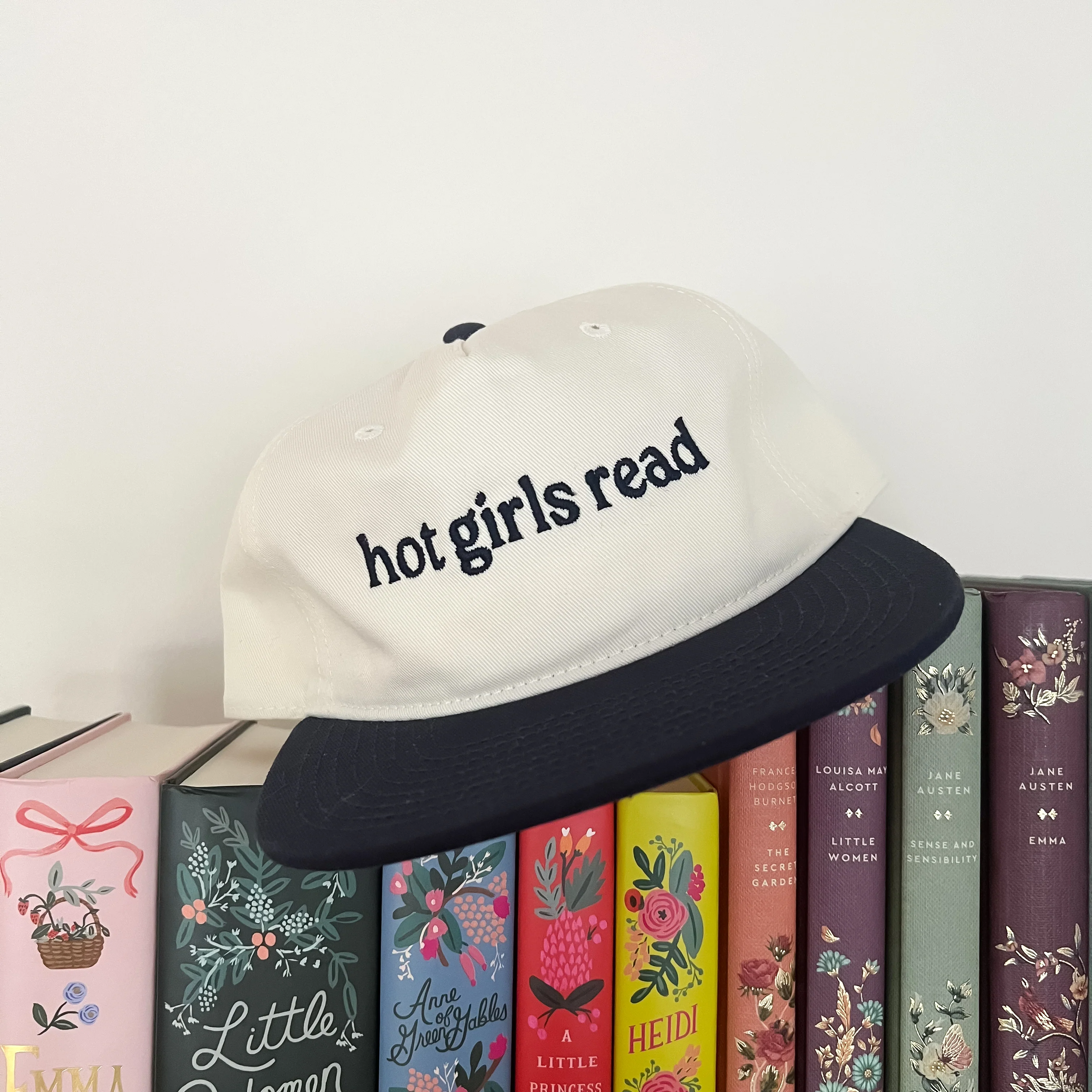 Hot Girls Read Hat - Image 2