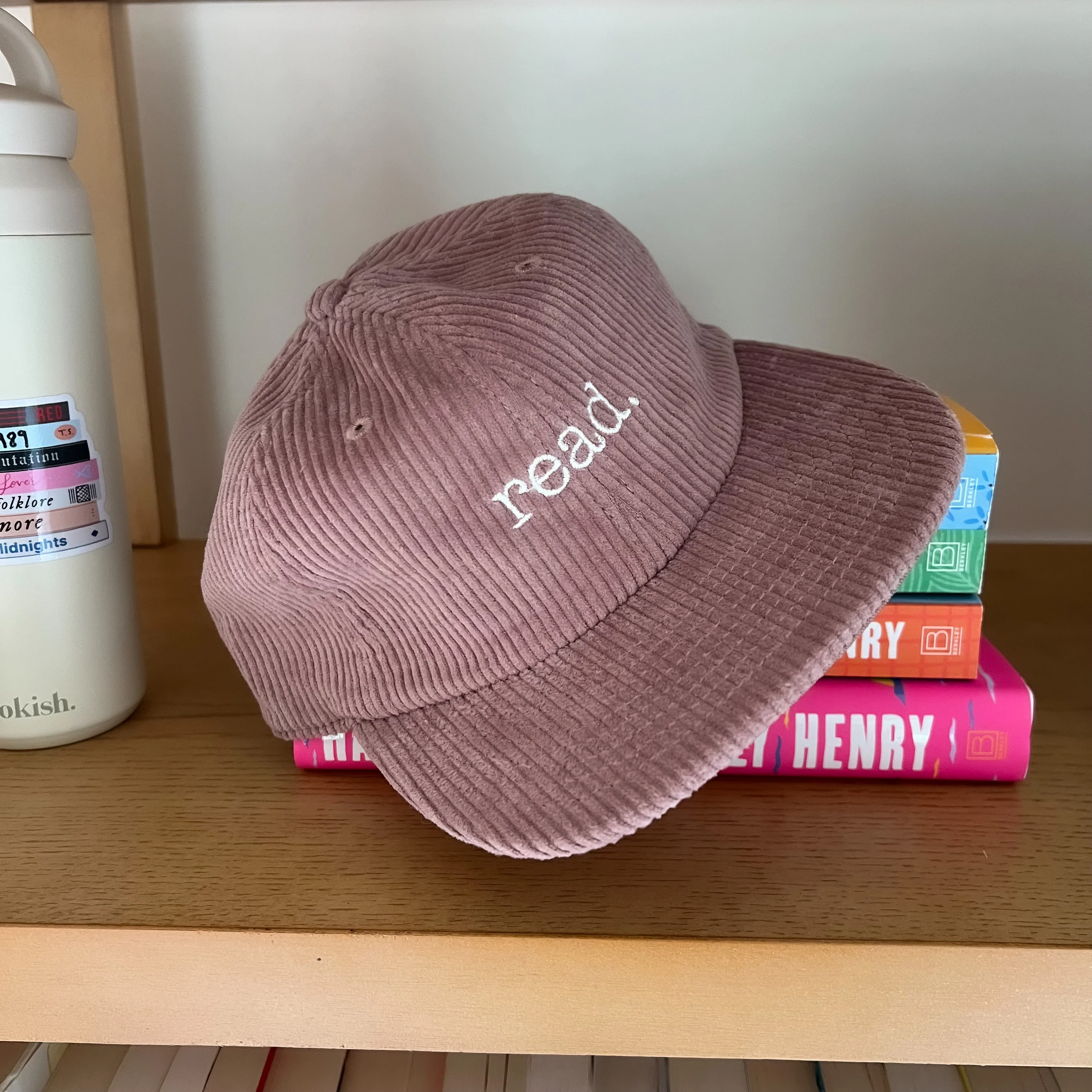 Read Hat - Image 2